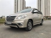 Cần bán gấp Toyota Innova đời 2015, màu vàng còn mới