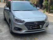 Cần bán xe Hyundai Accent đời 2018, màu bạc 