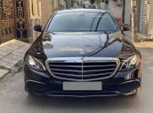 Cần bán lại xe Mercedes E 200 đời 2020, màu đen còn mới