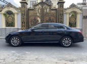 Cần bán lại xe Mercedes E 200 đời 2020, màu đen còn mới