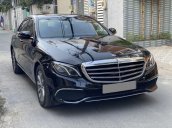 Cần bán lại xe Mercedes E 200 đời 2020, màu đen còn mới