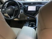 Chính chủ bán Camry 2.0E 2019, quá mới 9.000km