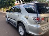 Cần bán Toyota Fortuner đời 2013, màu bạc ít sử dụng, 580 triệu