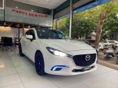 Bán Mazda 3 hatchback 1.5AT 2018 trắng, nội thất đen