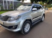 Cần bán Toyota Fortuner đời 2013, màu bạc ít sử dụng, 580 triệu