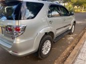 Cần bán Toyota Fortuner đời 2013, màu bạc ít sử dụng, 580 triệu