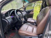 Xe Toyota Innova 2.0E đời 2016, màu xám, giá tốt