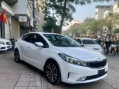 Cần bán gấp Kia Cerato sản xuất năm 2017, màu trắng