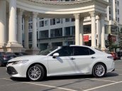 Bán xe Toyota Camry đời 2019, màu trắng, nhập khẩu