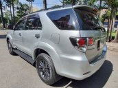 Cần bán Toyota Fortuner sản xuất 2015, màu bạc