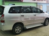 Cần bán gấp Toyota Innova 2014, màu bạc còn mới