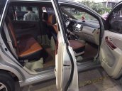 Cần bán Toyota Innova sản xuất năm 2016, màu bạc 