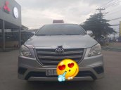 Cần bán xe Toyota Innova đời 2015, màu bạc chính chủ, giá tốt