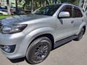 Cần bán Toyota Fortuner sản xuất 2015, màu bạc