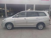 Cần bán xe Toyota Innova đời 2015, màu bạc chính chủ, giá tốt