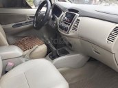 Cần bán Toyota Innova sản xuất 2015, màu bạc