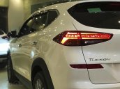 Bán ô tô Hyundai Tucson sản xuất 2019, màu trắng còn mới giá cạnh tranh