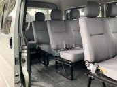 Cần bán Toyota Hiace năm sản xuất 2010, màu bạc chính chủ