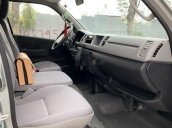 Cần bán Toyota Hiace năm sản xuất 2010, màu bạc chính chủ