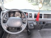 Cần bán Toyota Hiace năm sản xuất 2010, màu bạc chính chủ