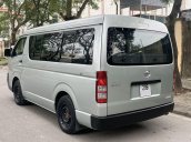 Cần bán Toyota Hiace năm sản xuất 2010, màu bạc chính chủ