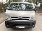 Cần bán Toyota Hiace năm sản xuất 2010, màu bạc chính chủ