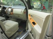 Cần bán xe Toyota Innova sản xuất năm 2011 còn mới, 376 triệu