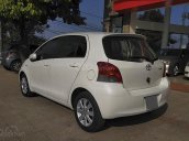 Cần bán Toyota Yaris 1.3 AT sản xuất 2010, màu trắng, nhập khẩu nguyên chiếc