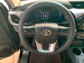 Cần bán lại xe Toyota Hilux 2016, màu đen, nhập khẩu nguyên chiếc, 660tr