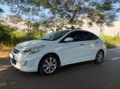 Cần bán Hyundai Accent sản xuất năm 2015, màu trắng còn mới