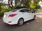 Cần bán Hyundai Accent sản xuất năm 2015, màu trắng còn mới