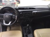 Bán Toyota Hilux 2.5L năm sản xuất 2015, màu bạc