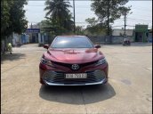 Cần bán lại xe Toyota Camry năm 2020, màu đỏ mới 95% giá tốt 1 tỷ 039 triệu đồng