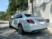 Cần bán Mercedes C250 sản xuất năm 2017, màu trắng