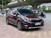 Bán nhanh Kia Rondo 7 chỗ 2.0 AT, máy xăng, SX 2017, xe đẹp biển Hà Nội, lốp michelin mới, full đồ chơi