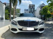 Cần bán Mercedes C250 sản xuất năm 2017, màu trắng