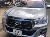 Xe Toyota Hilux sản xuất năm 2019, màu bạc, xe nhập còn mới, giá 660tr