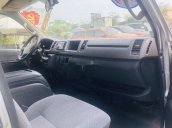 Cần bán Toyota Hiace sản xuất năm 2011, màu bạc