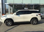 Cần bán Toyota Fortuner đời 2017, màu trắng