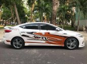 Cần bán gấp Hyundai Elantra đời 2019, màu trắng 