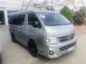 Cần bán Toyota Hiace sản xuất năm 2011, màu bạc