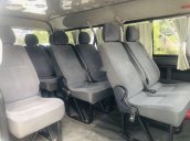 Cần bán Toyota Hiace sản xuất năm 2011, màu bạc