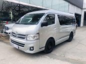 Cần bán Toyota Hiace sản xuất năm 2011, màu bạc