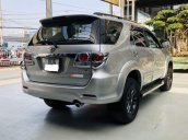 Bán xe Toyota Fortuner sản xuất 2015, màu bạc, nhập khẩu nguyên chiếc còn mới