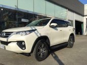 Cần bán Toyota Fortuner đời 2017, màu trắng