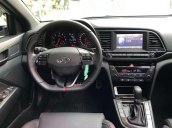 Cần bán gấp Hyundai Elantra đời 2019, màu trắng 