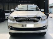 Bán xe Toyota Fortuner sản xuất 2015, màu bạc, nhập khẩu nguyên chiếc còn mới