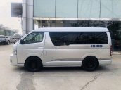 Cần bán Toyota Hiace sản xuất năm 2011, màu bạc