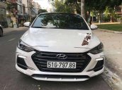 Cần bán gấp Hyundai Elantra đời 2019, màu trắng 