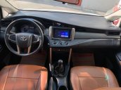 Bán Toyota Innova 2018 số sàn, xe tại hãng